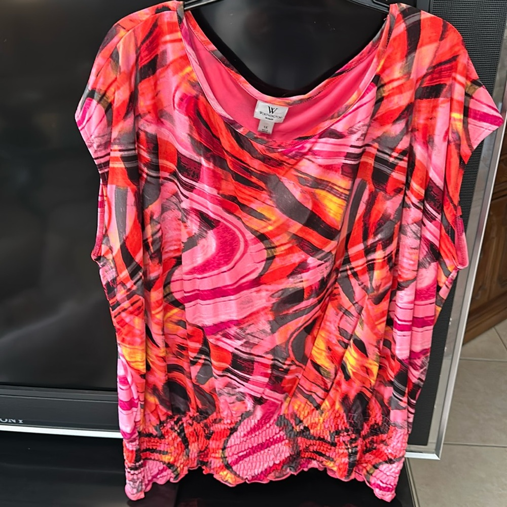 Colorful sleeveless top … Super cute!